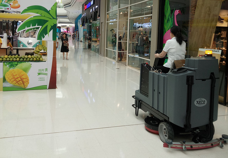 江西大型清潔設(shè)備多功能洗地機和電動<a href=http://www.uxrobot.cn target=_blank class=infotextkey>掃地車生產(chǎn)廠</a>