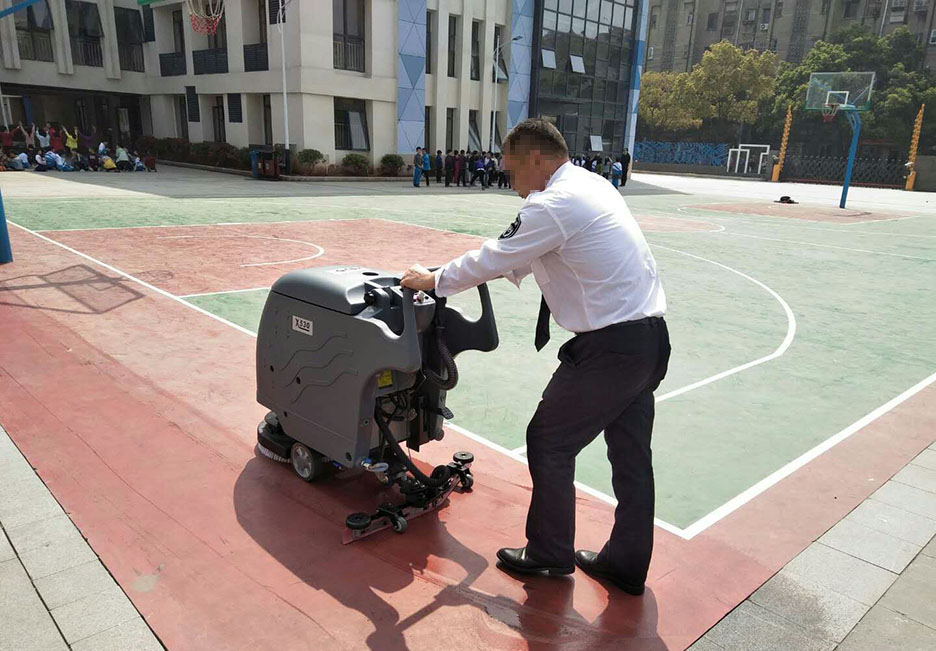 江西大型清潔設(shè)備多功能洗地機和電動<a href=http://www.uxrobot.cn target=_blank class=infotextkey>掃地車生產(chǎn)廠</a>